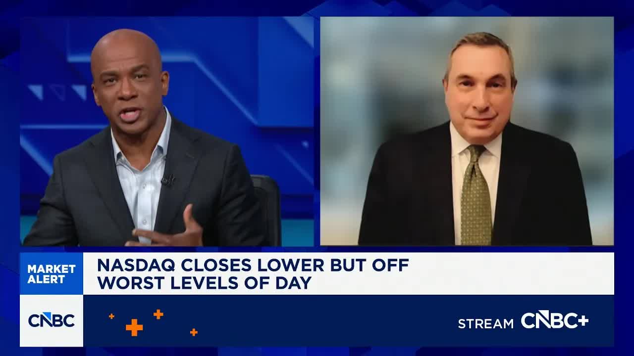 Not seeing economic headwinds that would derail a bull market, says Evercore ISI's Julian Emanuel