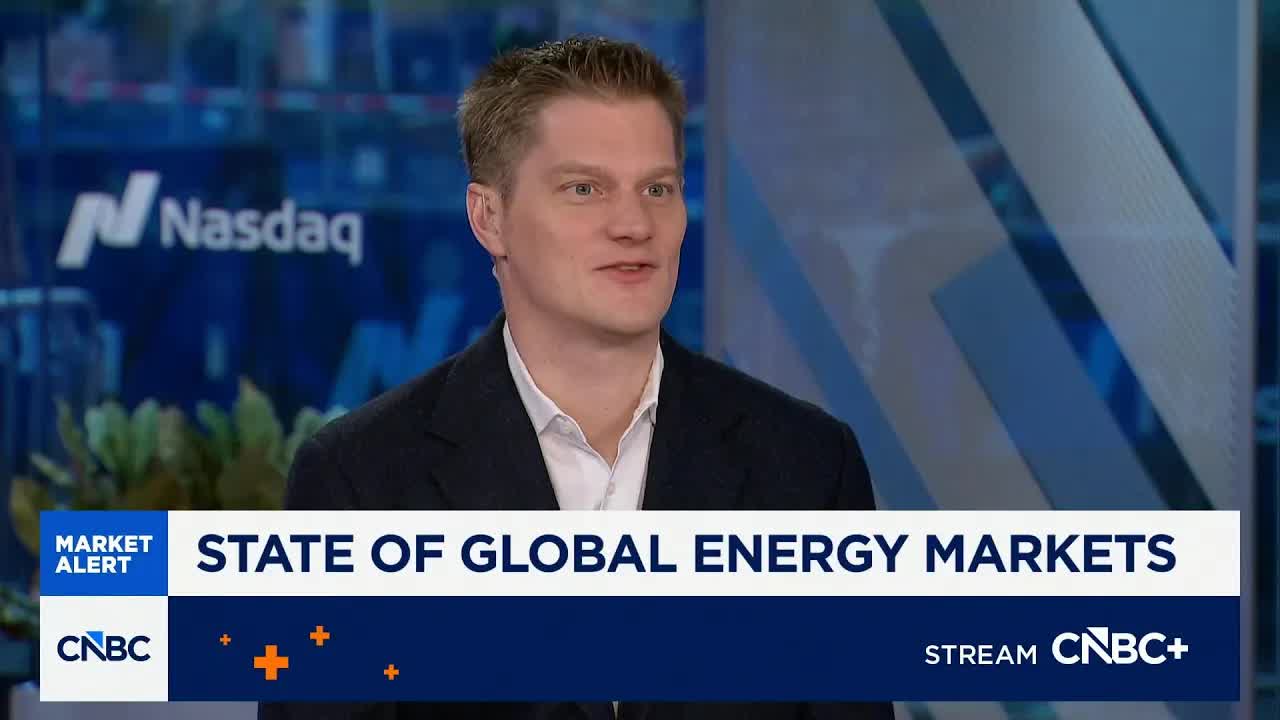U.S. oil production continues to surprise to the upside despite lower prices, says Daan Struyven