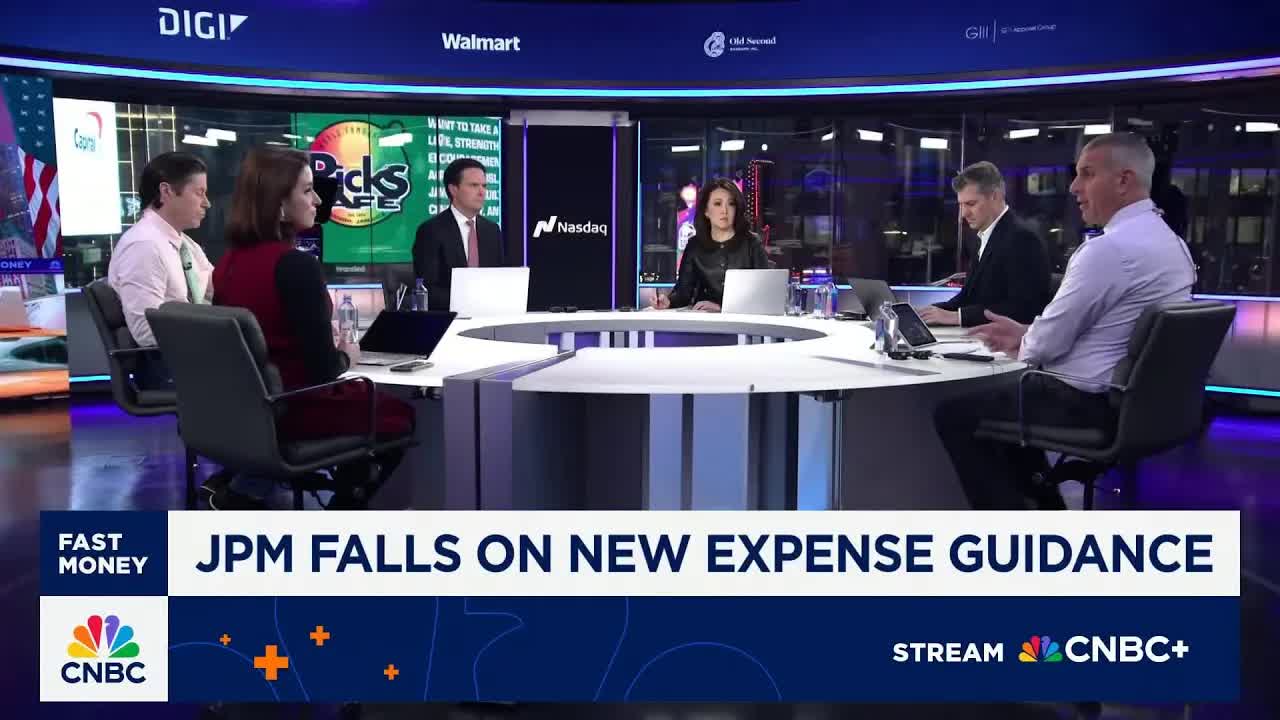 'Fast Money' traders break down JPMorgan's stock action, outlook