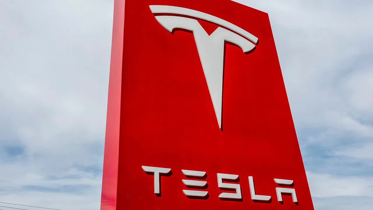 Elon Musk Loses a key confidant at Tesla