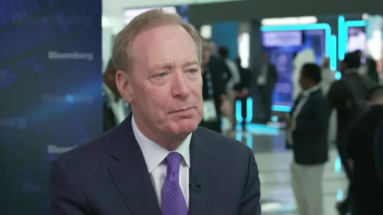 Microsoft to Invest in Data Centers, Chips in UAE