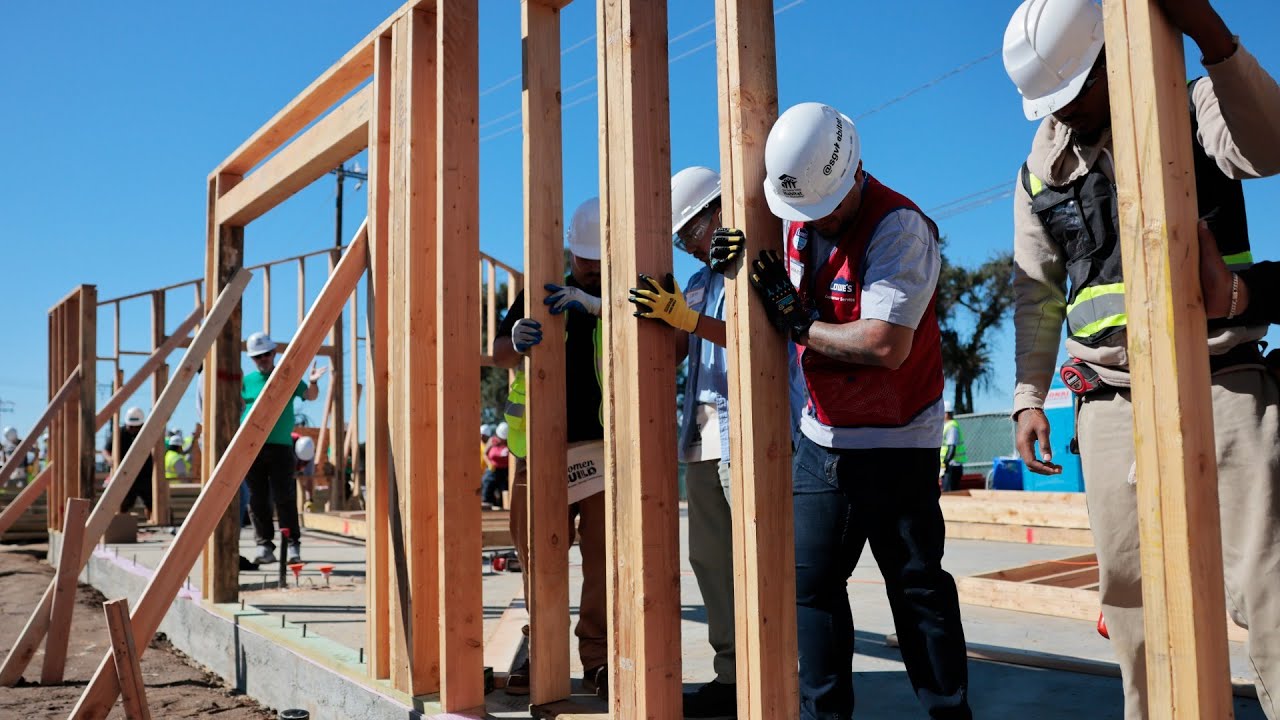 Homebuilders Use Low Mortgage Rates to Lure Buyers